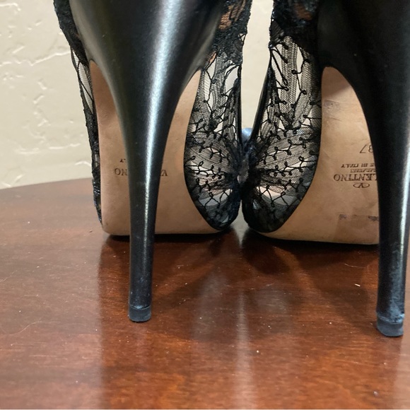 Valentino Garavani Peep Toe Lace Pumps with Bow - Picture 12 of 16